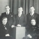 Het gezin Rietveld kort na de oorlog, bovenaan v.l.n.r. Niesje, Toon, Arie, Gerrrit en Fop. Zittend vooraan Drien links en rechts Metje. 