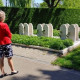 Dodenherdenking 2020, slechts een roos op de oorlogsgraven in Sliedrecht