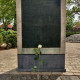Herdenkingsplaat in Werkendam met daarop de namen van 4 omgekomen Merwedegijzelaars: Van Hartingsvelt, Ippel, Den Hollander en Schouten