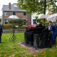 Onthulling van het monument in Sliedrecht door Merwedegijzelaar Tinus Bos en zijn achterkleinzoon Jan Willem Ruis