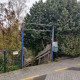 Rivierdijk in Hardinxveld-Giessendam. De trap voert naar het plein van de voormalige School met de Bijbel. Het infobord bevindt zich rechts van de trap.