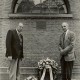 Bas van der Starre (l) en Teun Rietveld (r) tijdens de herdenking van de razzia in Sliedrecht, 16 mei 1994