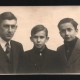 Willem van der Hoff met zijn broertjes Jan en Gerrit (v.l.n.r., november 1943)